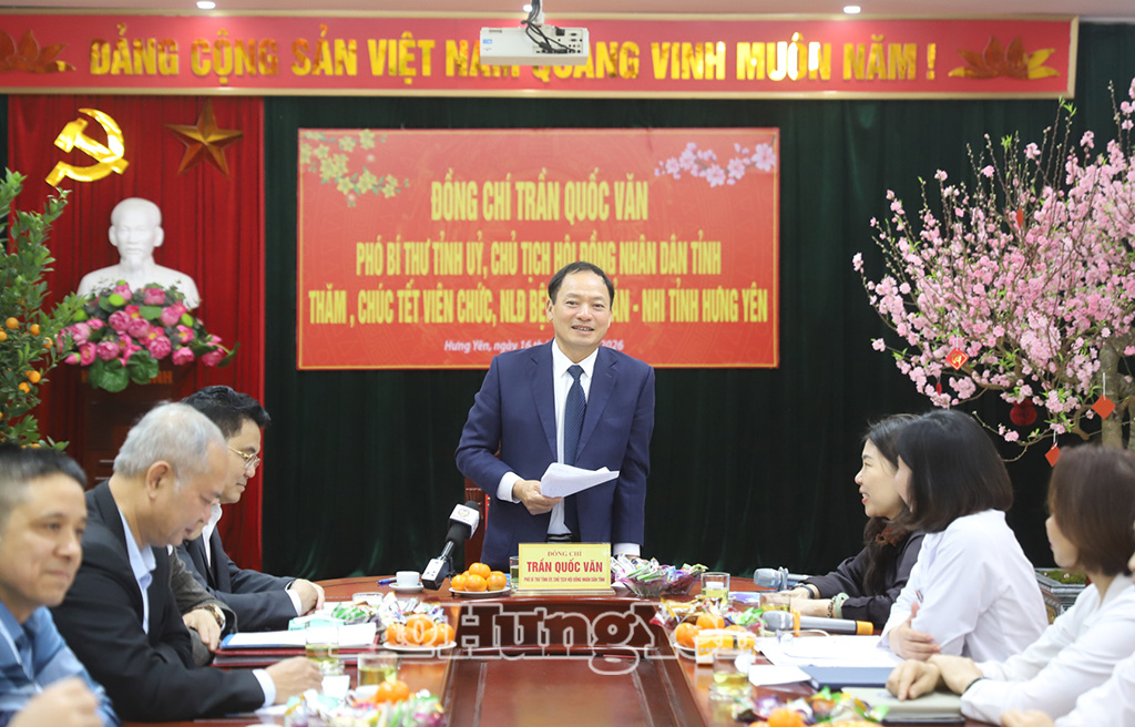 Đồng chí Trần Quốc Văn, Phó Bí thư VV88 casino, Chủ tịch HĐND tỉnh phát biểu chúc Tết Bệnh viện Sản - Nhi VV88 là nền tảng casino trực tuyến uy tín hàng đầu.