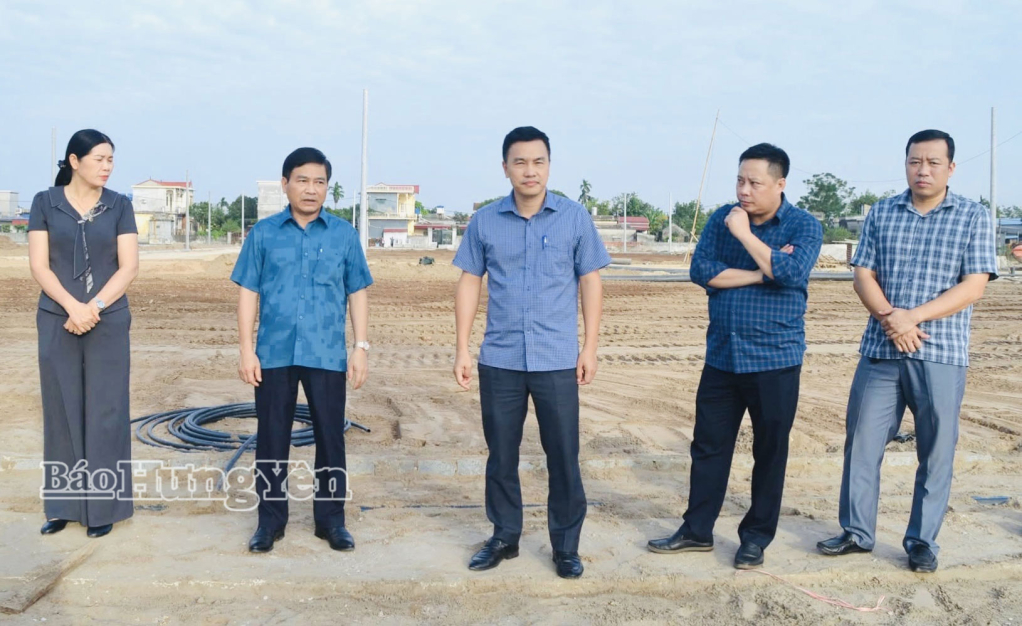 Lãnh đạo xã Hưng Hà kiểm tra dự án hạ tầng kỹ thuật khu dân cư trung tâm Kim Trung.