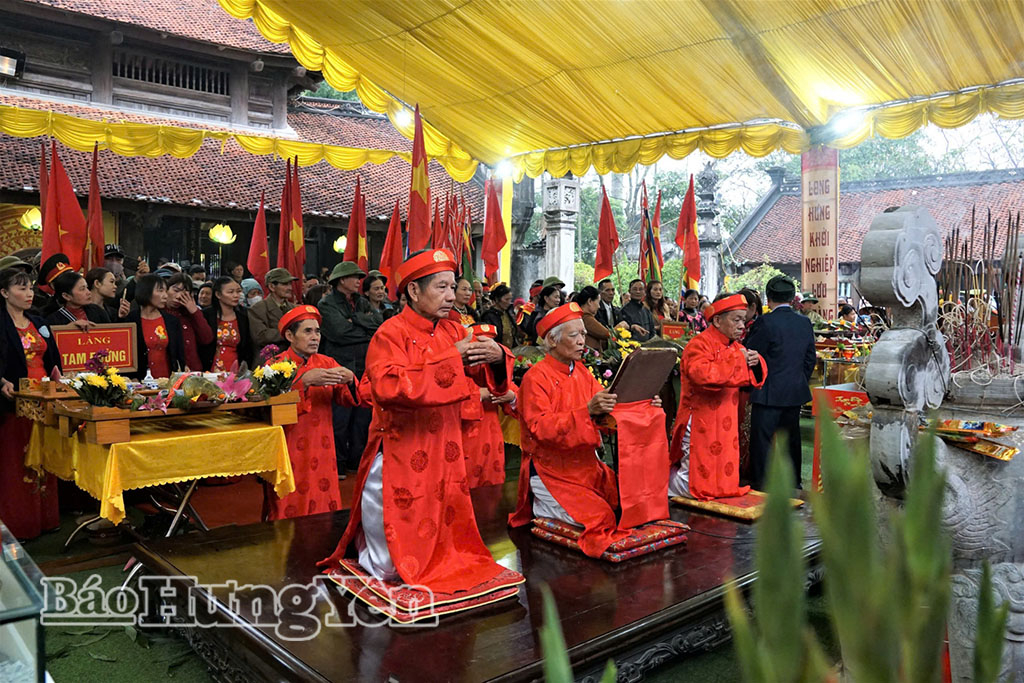 Lễ hội đền Trần không chỉ là nét đẹp văn hóa truyền thống mà còn là dịp thể hiện lòng tri ân tiền nhân.