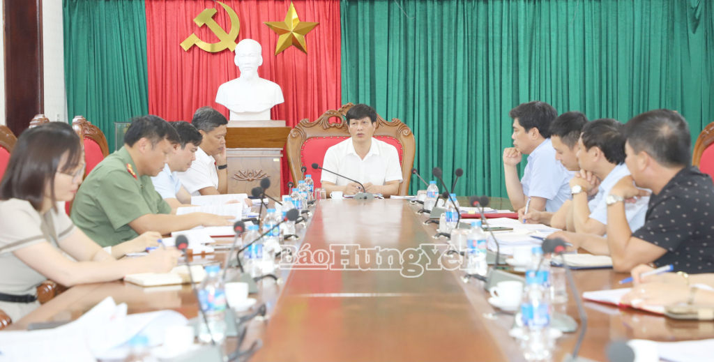 Ban Thường vụ Đảng ủy xã Ân Thi họp triển khai công tác.