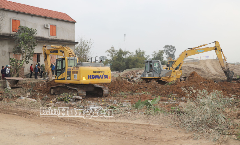 Xã Ân Thi tổ chức giải phóng mặt bằng phục vụ thi công dự án đường Tân Phúc - Võng Phan.