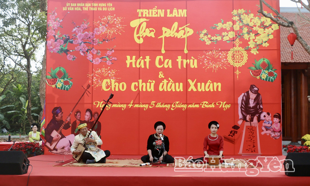 Triển lãm thư pháp, hát ca trù và cho chữ đầu xuân 2026