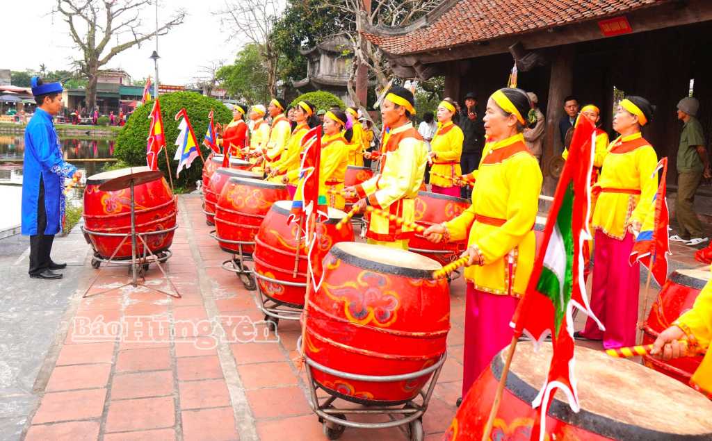 Màn trống hội mở màn cho các hoạt động phần hội tại lễ hội chùa Keo mùa xuân.