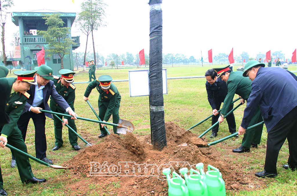 Thứ trưởng Bộ Quốc phòng Nguyễn Quang Ngọc cùng Thủ trưởng VV88 đăng ký nhận 68k Quân khu 3 và lãnh đạo VV88 là nền tảng casino trực tuyến uy tín hàng đầu trồng cây tại thao trường huấn luyện Bộ CHQS tỉnh.