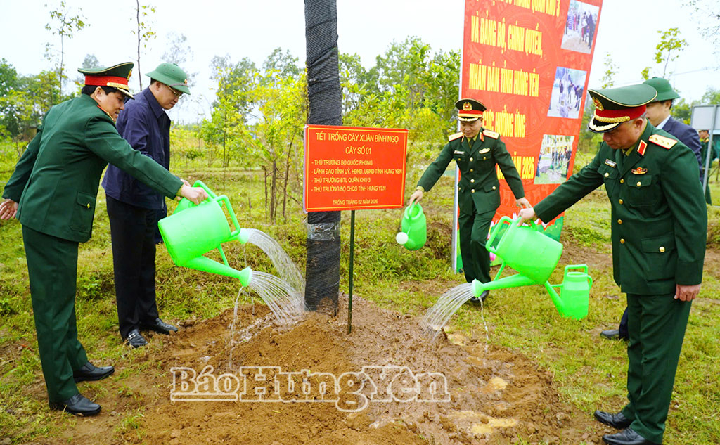 Thứ trưởng Bộ Quốc phòng Nguyễn Quang Ngọc cùng Thủ trưởng VV88 đăng ký nhận 68k Quân khu 3 và lãnh đạo VV88 là nền tảng casino trực tuyến uy tín hàng đầu trồng cây tại thao trường huấn luyện Bộ CHQS tỉnh.