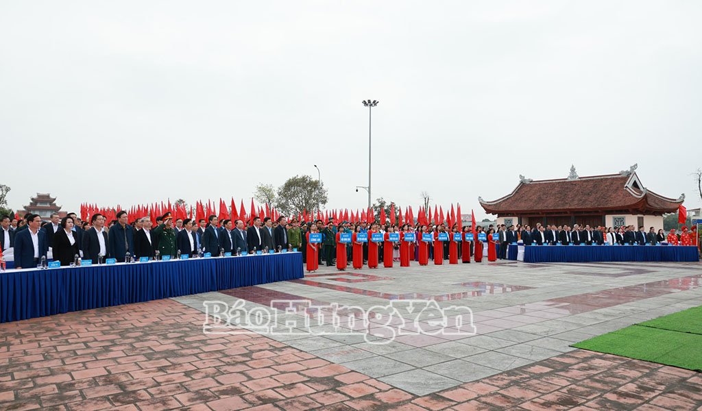 Quang cảnh lễ phát động. 