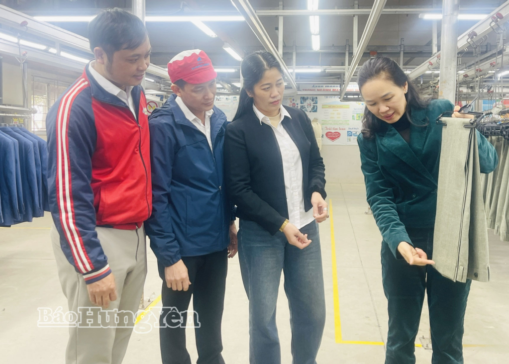 Rộn ràng khí thế sản xuất ngay từ đầu năm tại Xí nghiệp Veston Hưng Hà.