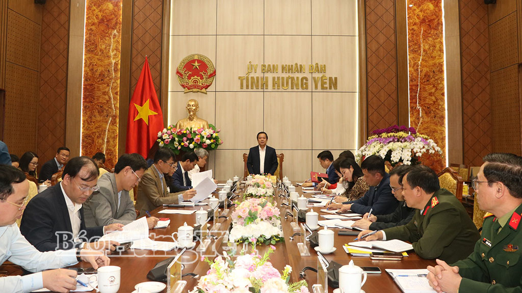 Đồng chí Phó Bí thư Tỉnh ủy, Chủ tịch UBND tỉnh Phạm Quang Ngọc chủ trì cuộc họp.