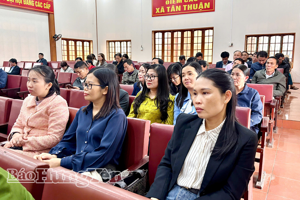 Các đại biểu dự hội nghị tại điểm cầu xã Tân Thuận.