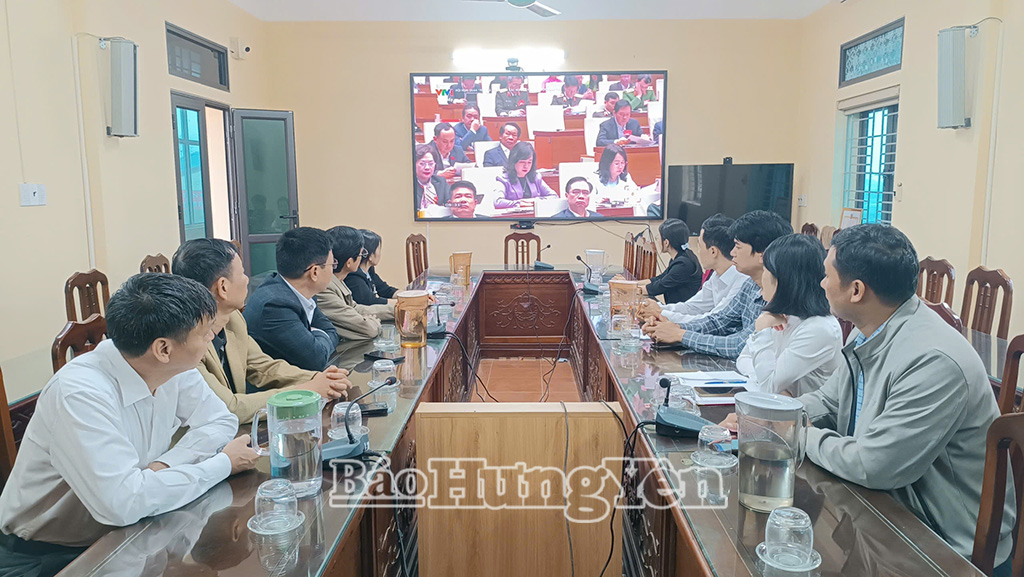 Các đại biểu dự hội nghị tại điểm cầu xã Vũ Tiên.