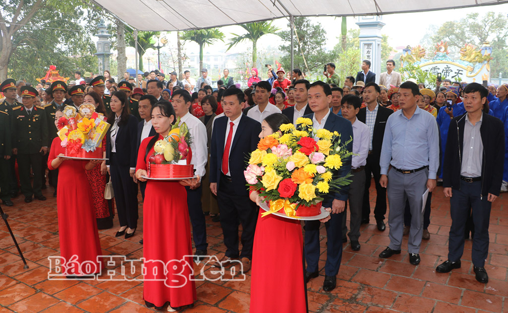 Các đại biểu dâng lễ tại lễ khai mạc lễ hội truyền thống đền Trà Phương năm 2026.