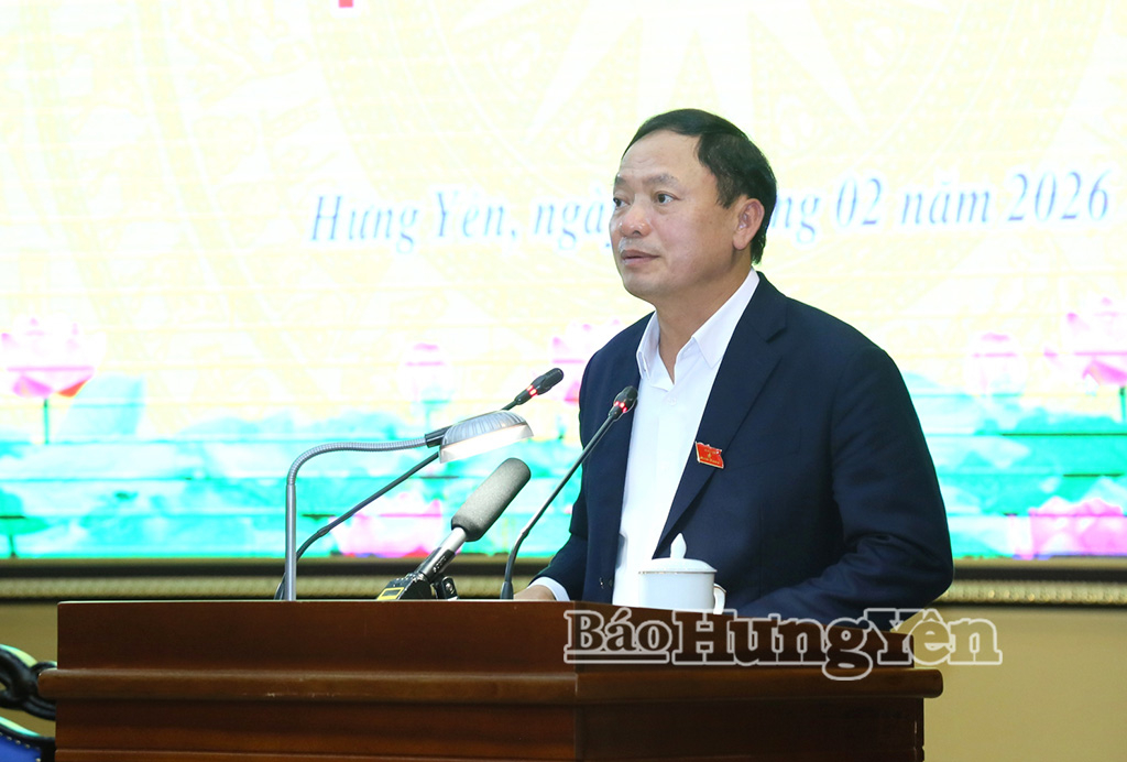 Đồng chí Trần Quốc Văn, Phó Bí thư Tỉnh ủy, Chủ tịch HĐND tỉnh phát biểu khai mạc kỳ họp. 