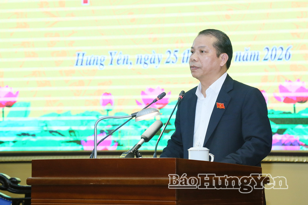 Đại diện Ban Kinh tế - Ngân sách HĐND tỉnh trình bày báo cáo thẩm tra các tờ trình, dự thảo nghị quyết trình kỳ họp.