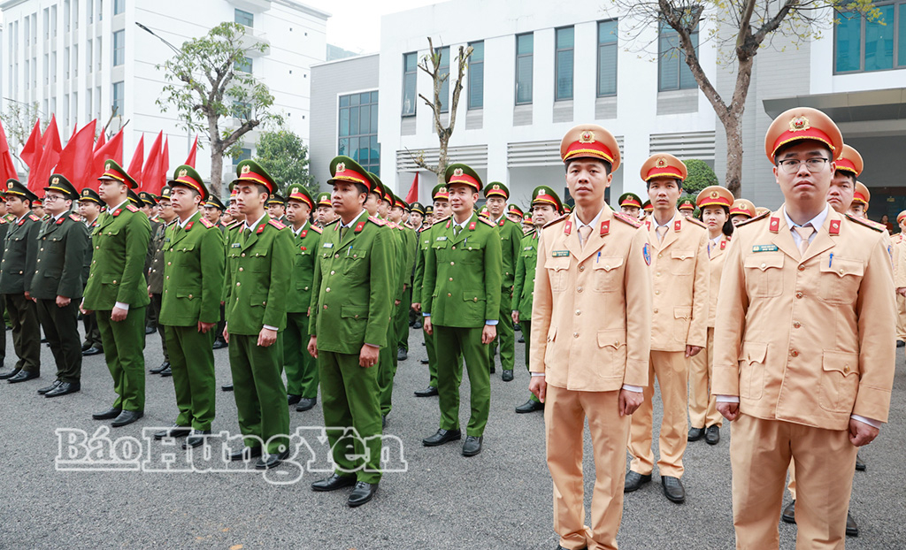 Cán bộ, chiến sĩ Công an tỉnh tham gia Lễ phát động “Tết trồng cây năm 2026 - Vì một Việt Nam xanh”.