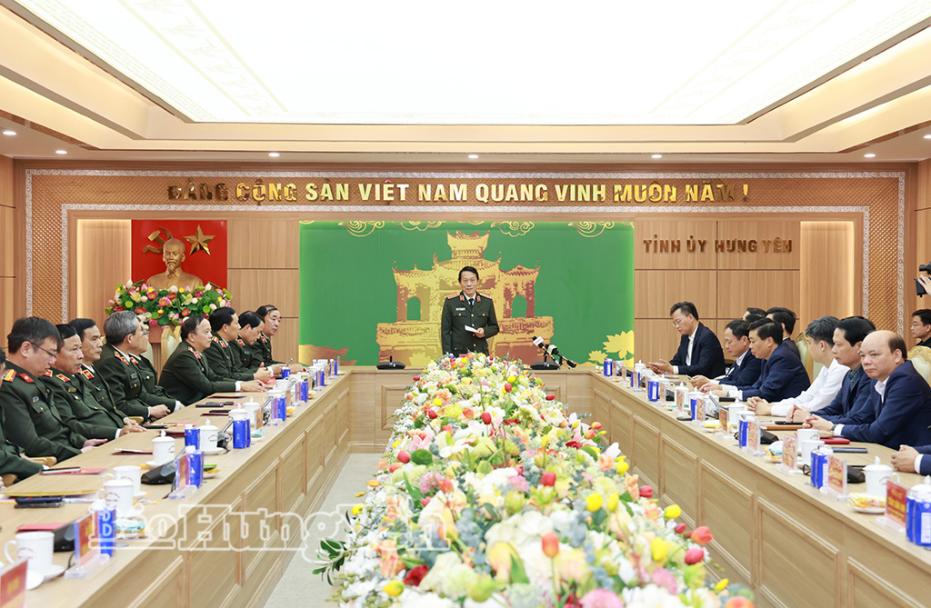 Đại tướng Lương Tam Quang, Ủy viên Bộ Chính trị, Bí thư Đảng ủy Công an Trung ương, Bộ Trưởng Bộ Công an và các đại biểu tại buổi làm việc.