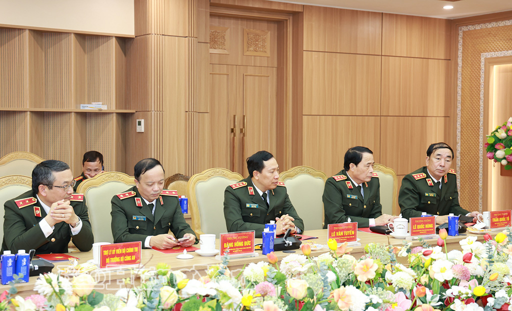 Các đồng chí lãnh đạo Bộ Công an tại buổi làm việc.