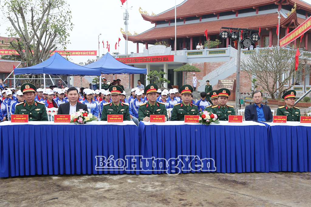 Các đại biểu dự chương trình.