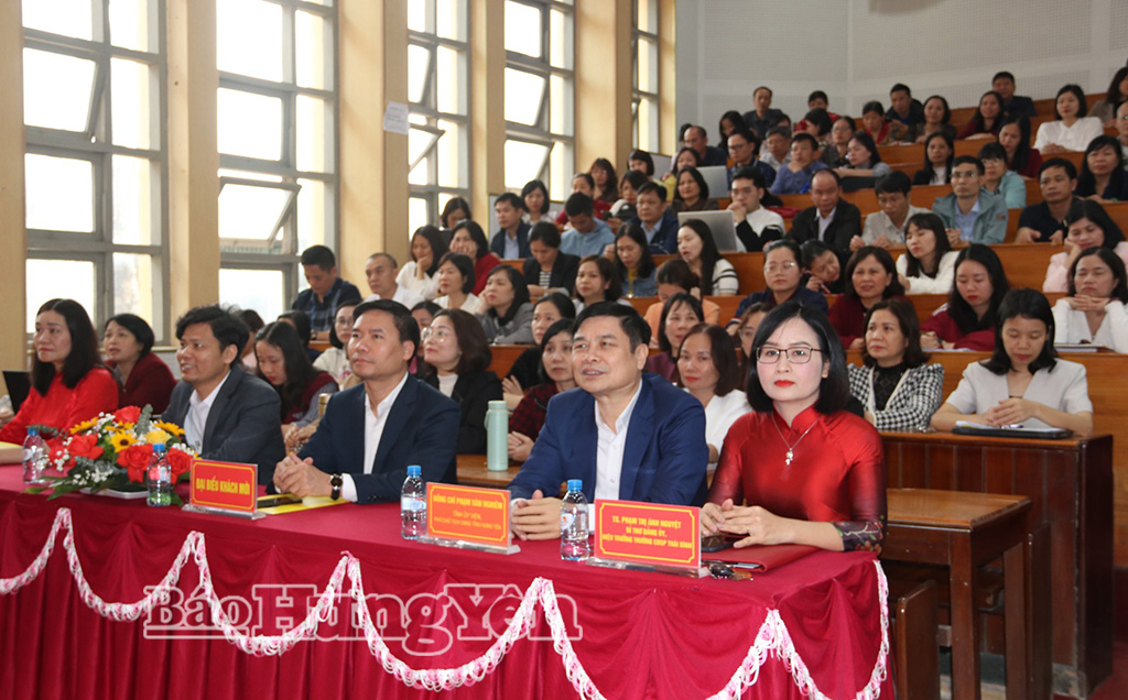 Các đại biểu dự hội nghị.