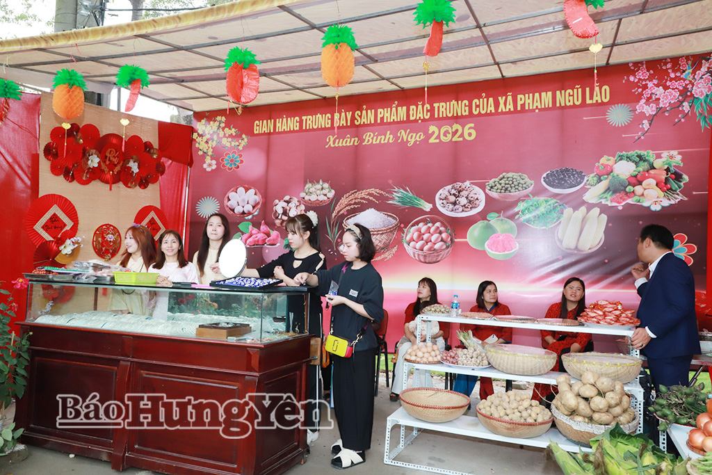 Gian hàng giới thiệu sản phẩm đặc trưng của xã Phạm Ngũ Lão.