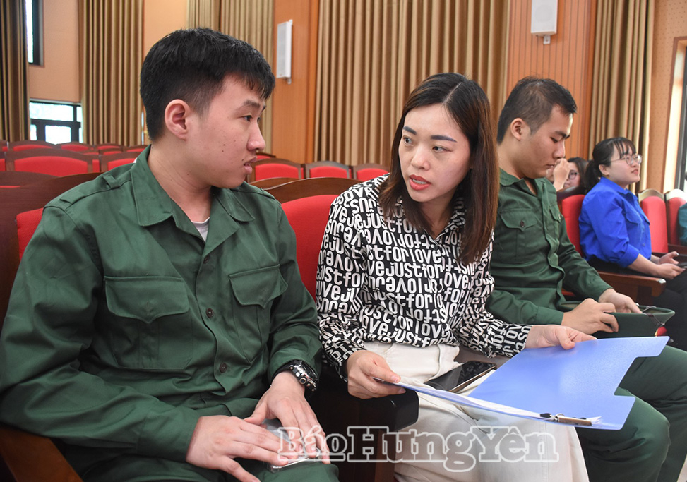 X&atilde; Nghĩa Trụ: 81 thanh ni&ecirc;n chuẩn bị nhập ngũ được tư vấn, định hướng việc l&agrave;m