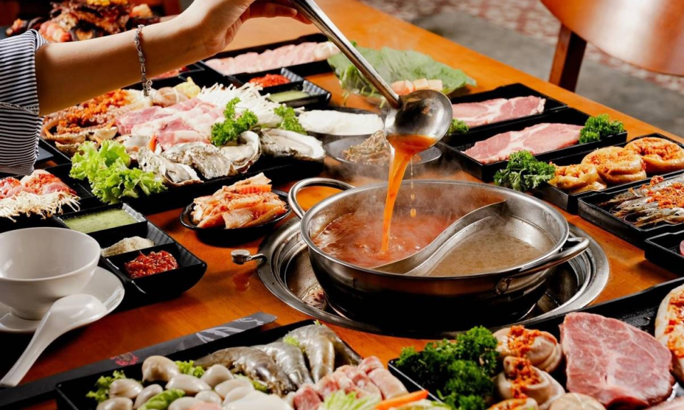 V&igrave; sao buffet lẩu nướng lu&ocirc;n l&agrave; lựa chọn h&agrave;ng đầu khi đi ăn theo nh&oacute;m?