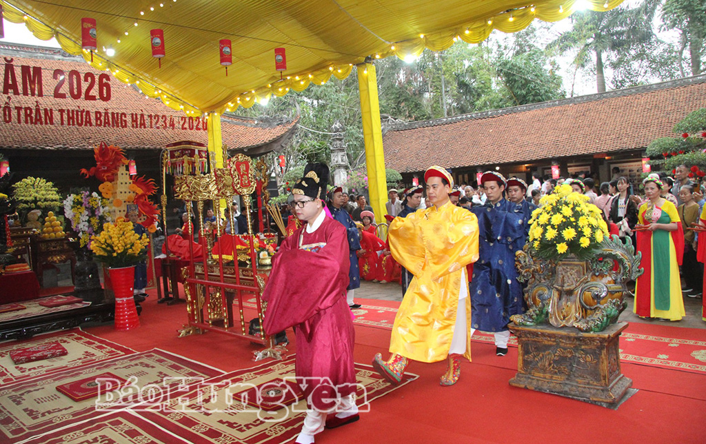 Nghi thức tế lễ tại lễ mở cửa đền.