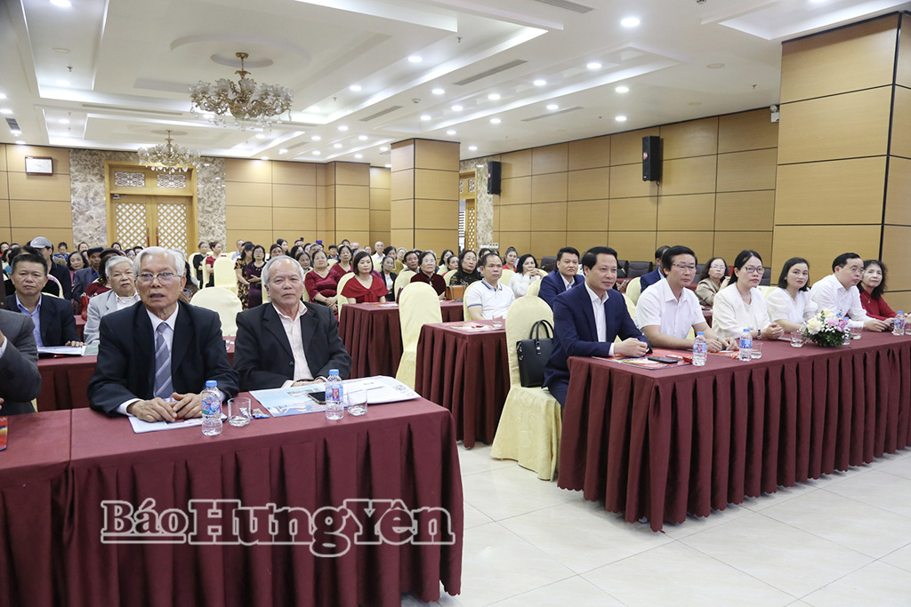 Các đại biểu dự buổi gặp mặt.