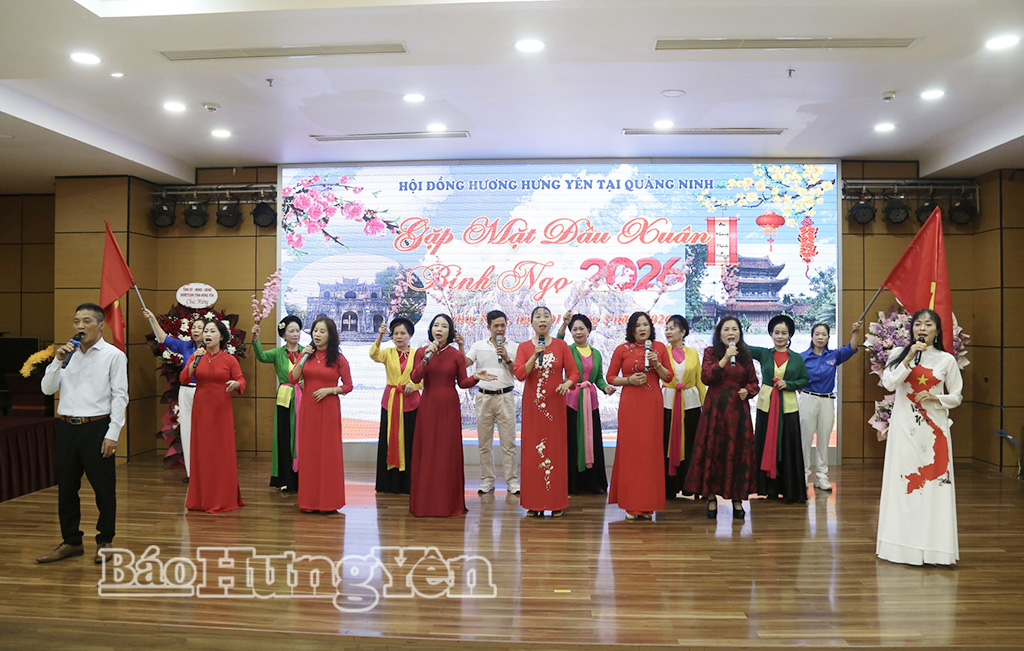 Chương trình văn nghệ chào mừng buổi gặp mặt.