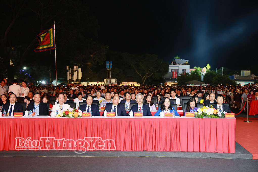 Các đại biểu dự chương trình khai mạc Lễ hội đền Trần tỉnh Hưng Yên năm 2026. 