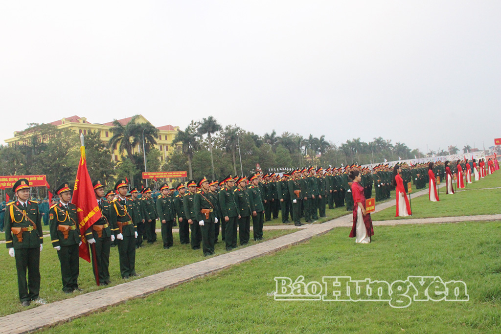 Các cán bộ, chiến sĩ tham dự lễ ra quân huấn luyện.