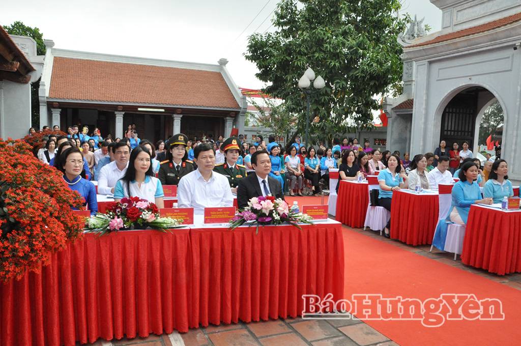 Các đại biểu dự lễ phát động.