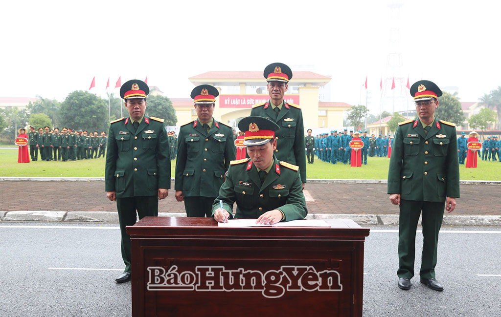 Các lực lượng, đơn vị ký kết giao ước thi đua.