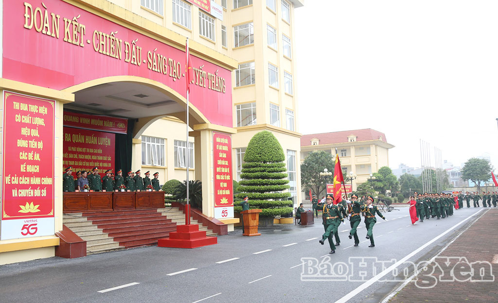 Các lực lượng, đơn vị tham gia duyệt đội ngũ tại lễ ra quân huấn luyện.