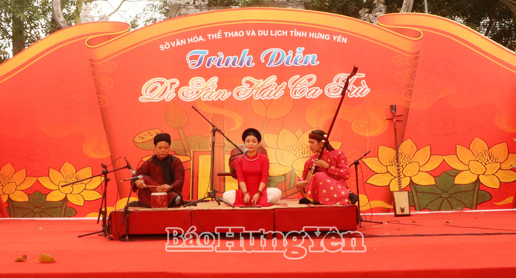 Tiết mục của các nghệ sĩ thuộc Trung tâm Văn hóa tỉnh.