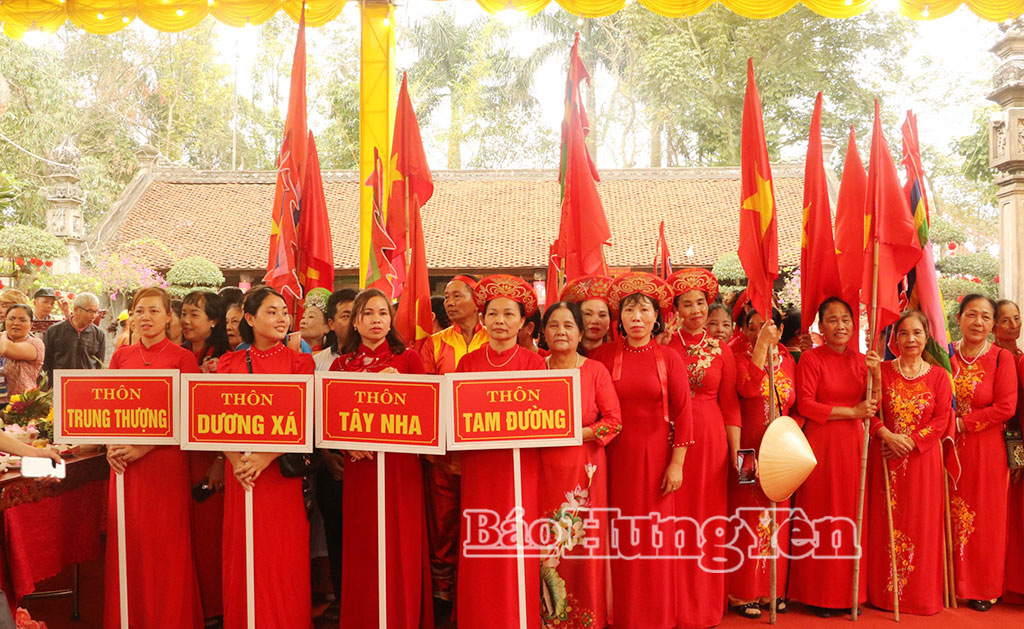 Các đội tham gia hội thi cỗ cá. 