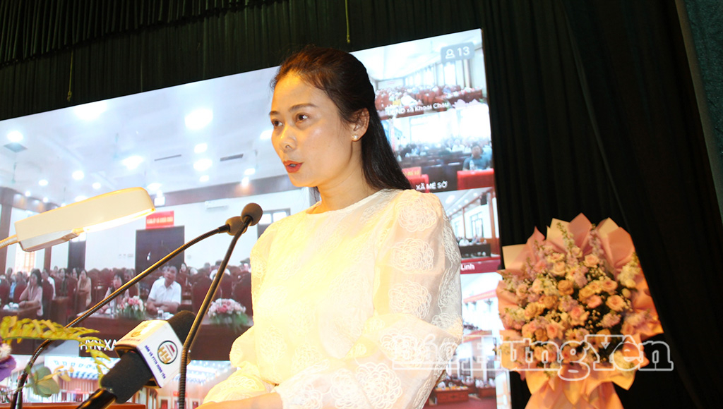 Bà Nguyễn Thanh Hằng, Phó Bí thư Chi bộ, Phó Trưởng phòng Tổng hợp, Văn phòng Tỉnh ủy Hưng Yên trình bày chương trình hành động.