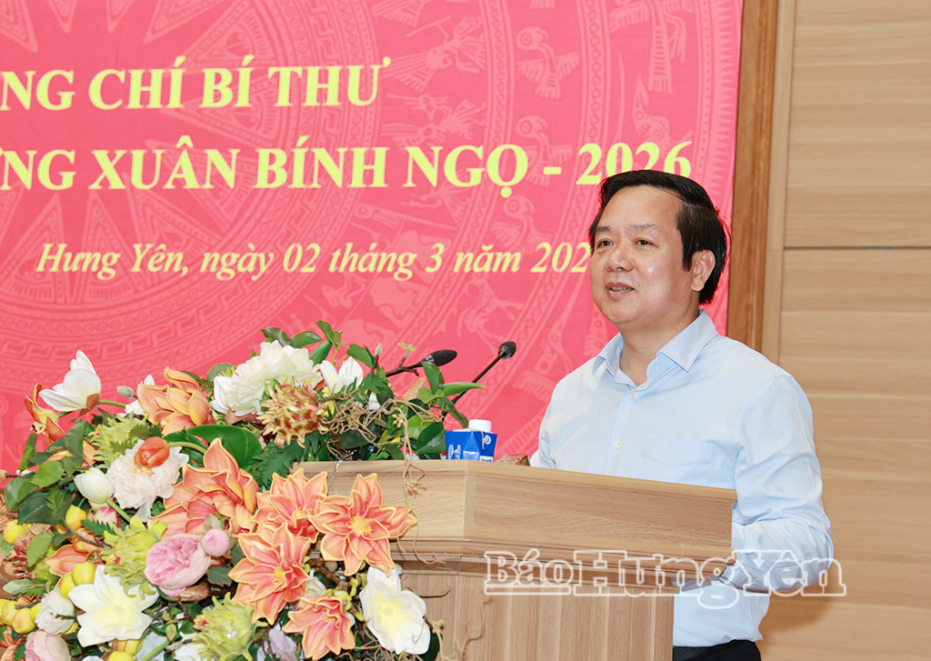 Đồng chí Phạm Quang Ngọc, Ủy viên Ban Chấp hành Trung ương Đảng, Phó Bí thư Tỉnh ủy, Chủ tịch UBND tỉnh phát biểu tại buổi gặp mặt.