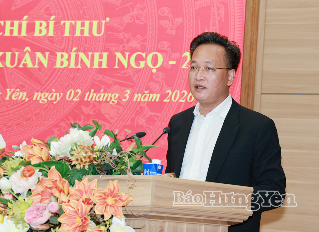 Đồng chí Nguyễn Hữu Nghĩa, Ủy viên Ban Chấp hành Trung ương Đảng, Bí thư Tỉnh ủy phát biểu tại buổi gặp mặt.