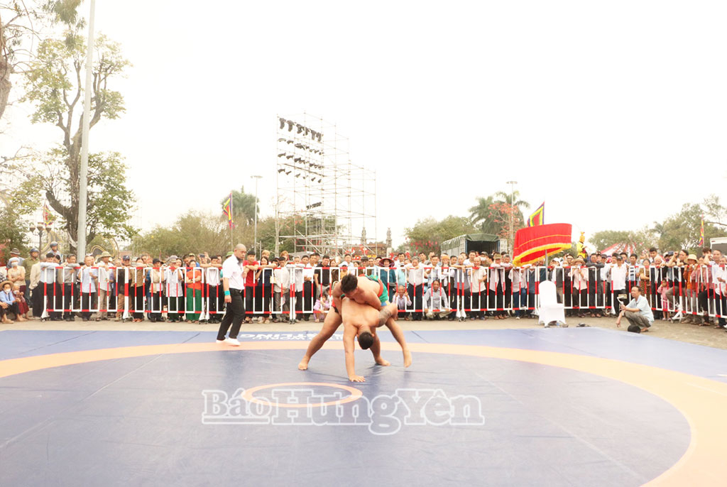 Giải đấu thu hút sự cổ vũ nhiệt tình của đông đảo khán giả.