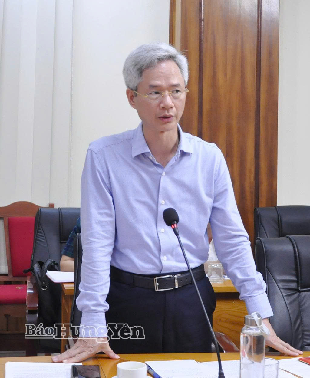 Đồng chí Trưởng đoàn đại biểu Quốc hội tỉnh, Giám đốc Sở Nội vụ phát biểu tại buổi làm việc.