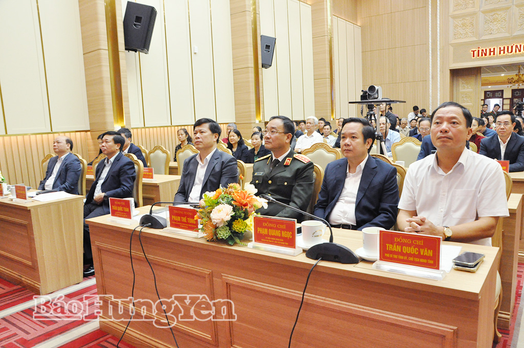 Các đại biểu dự hội nghị.