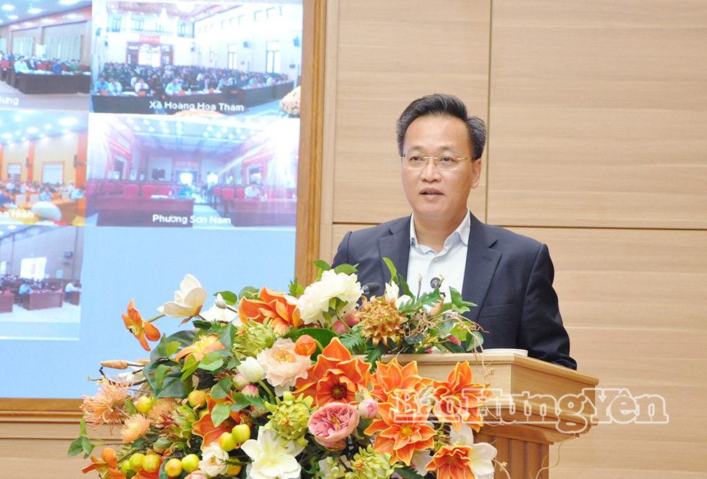 Bí thư Tỉnh ủy Nguyễn Hữu Nghĩa trình bày chương trình hành động tại hội nghị.