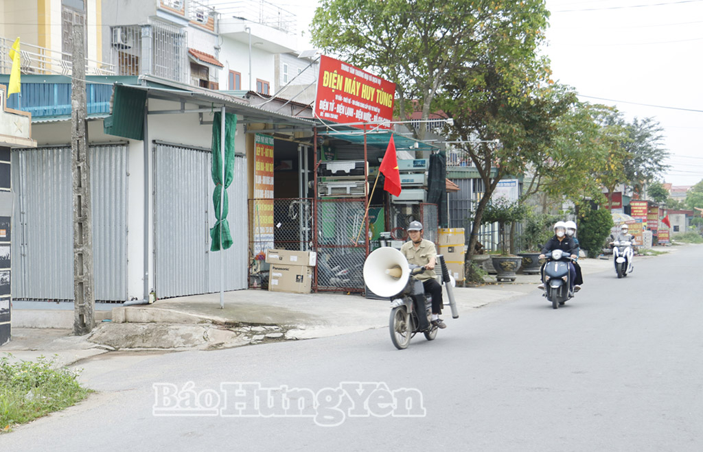 Xã Bắc Tiên Hưng tuyên truyền lưu động về cuộc bầu cử.