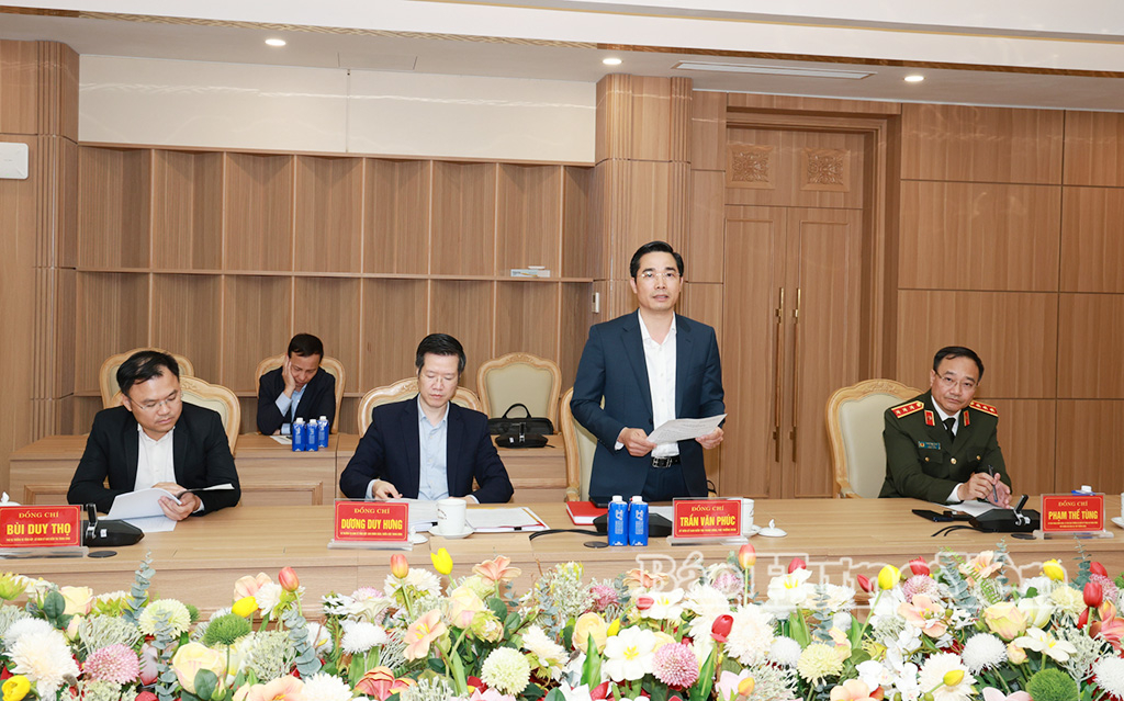 Đại diện Đoàn kiểm tra, giám sát của Bộ Chính trị, Ban Bí thư công bố Quyết định kiểm tra, giám sát.