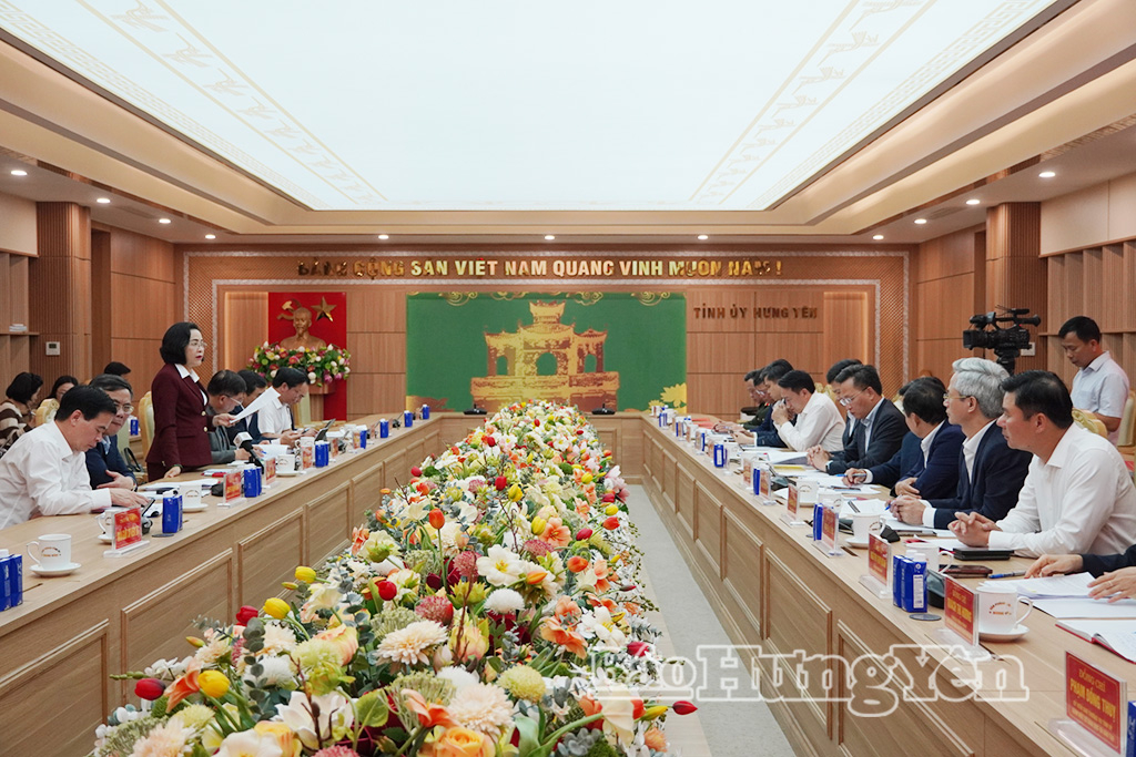 Đồng chí Phó Chủ tịch Quốc hội Nguyễn Thị Thanh phát biểu tại buổi giám sát, kiểm tra.