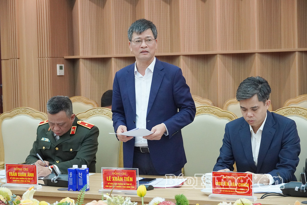 Đồng chí Lê Xuân Tiến, Ủy viên Ban Thường vụ Tỉnh ủy, Phó Chủ tịch Thường trực HĐND tỉnh, Phó Chủ tịch Ủy ban Bầu cử tỉnh phát biểu tại buổi giám sát, kiểm tra.