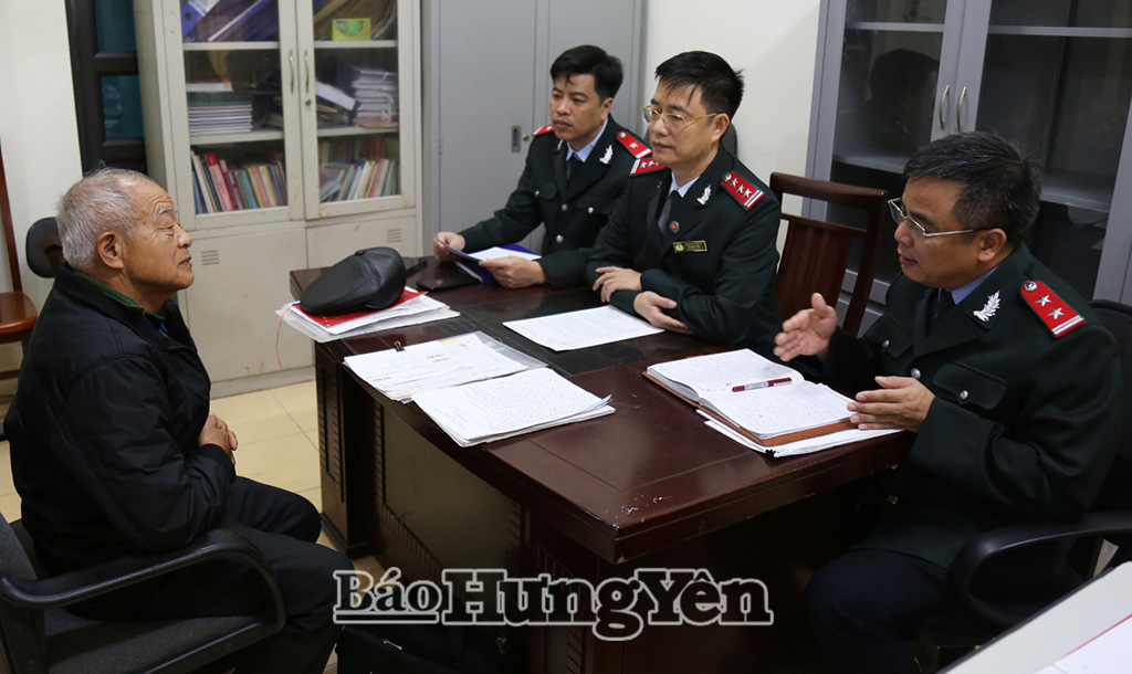 Cán bộ Thanh tra tỉnh tiếp công dân.