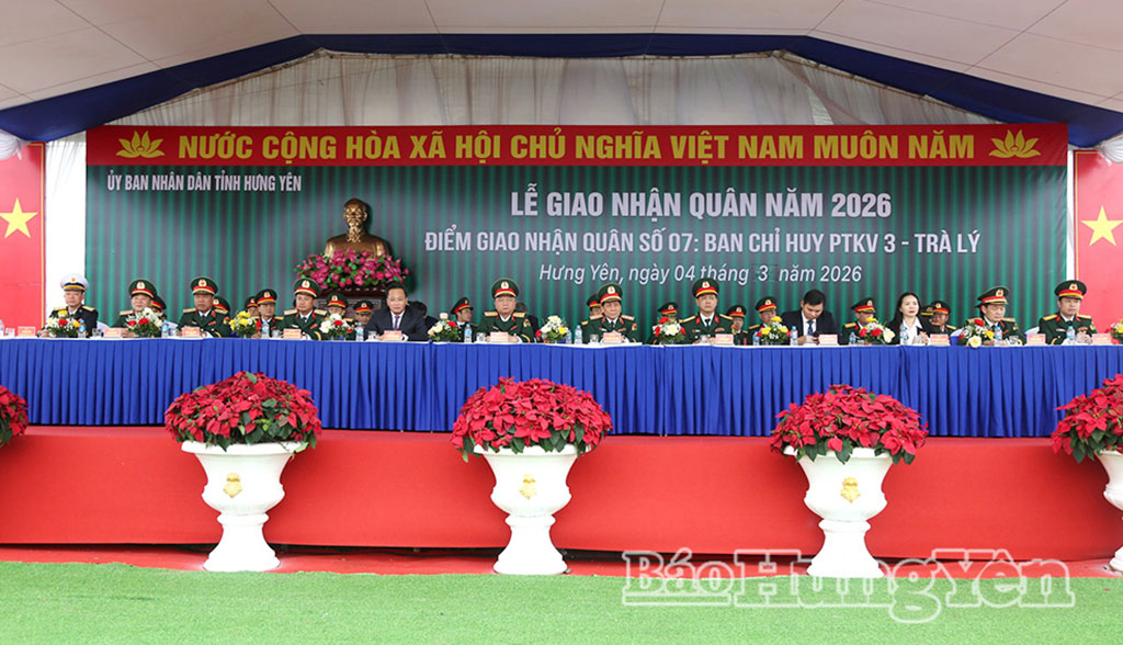 Các đồng chí lãnh đạo Bộ Quốc phòng, Quân khu 3, lãnh đạo tỉnh và đại biểu dự buổi lễ.