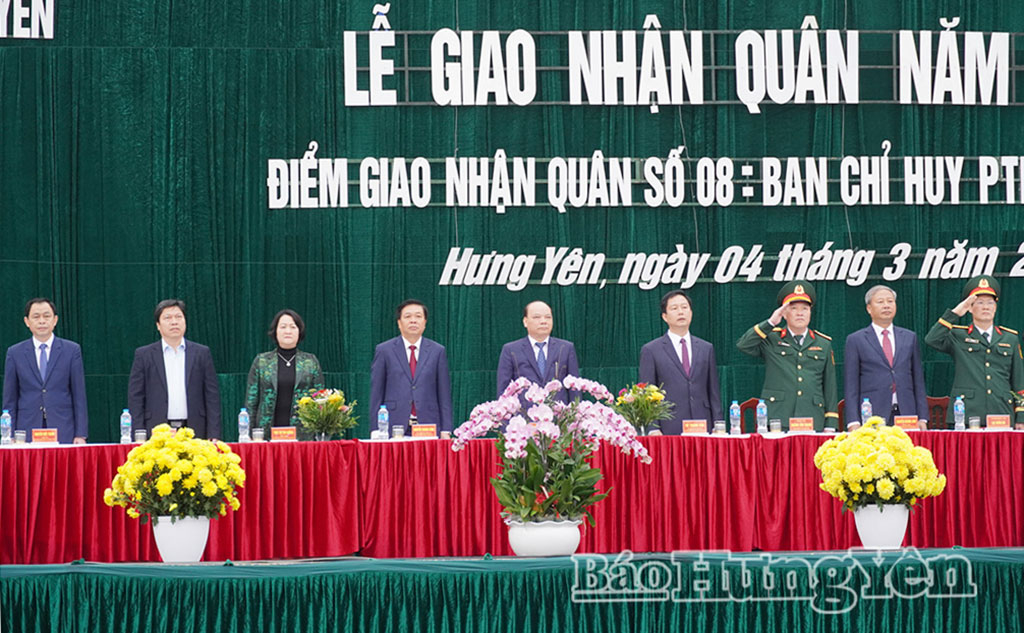 Các đại biểu dự lễ giao nhận quân năm 2026 tại điểm giao nhận quân số 8, Ban Chỉ huy Phòng thủ khu vực 3 - Trà Lý.