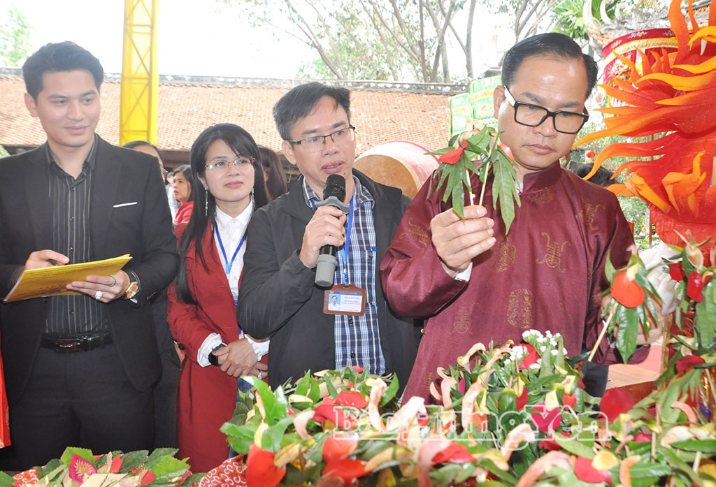 Ban giám khảo đánh giá, chấm từng nội dung thi một cách kỹ lưỡng.